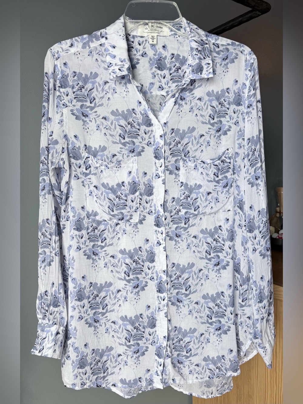 Cloth + Stone ANTHROPOLOGIE Light Blue Watercolor Floral Button Shirt Blouse M